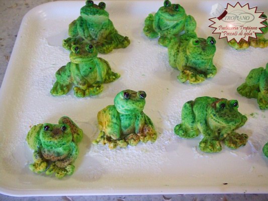 Pasticceria Tropiano Rane di marzapane