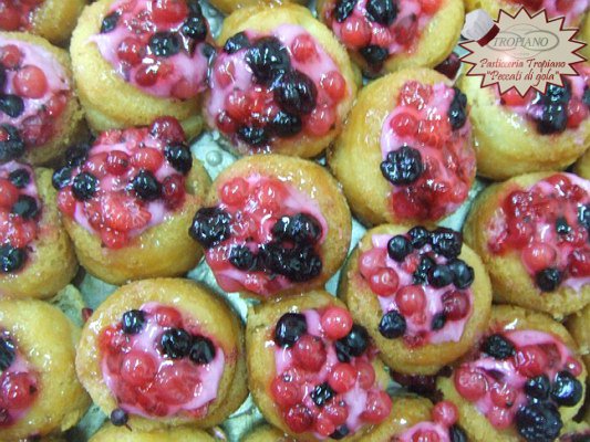 Pasticceria Tropiano Baba ai frutti di bosco